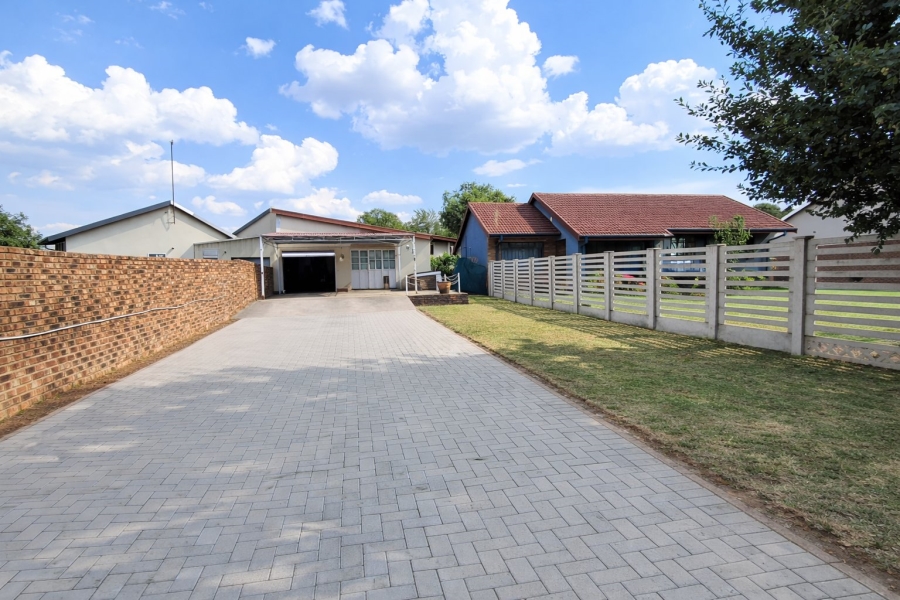 3 Bedroom Property for Sale in Roodia Free State